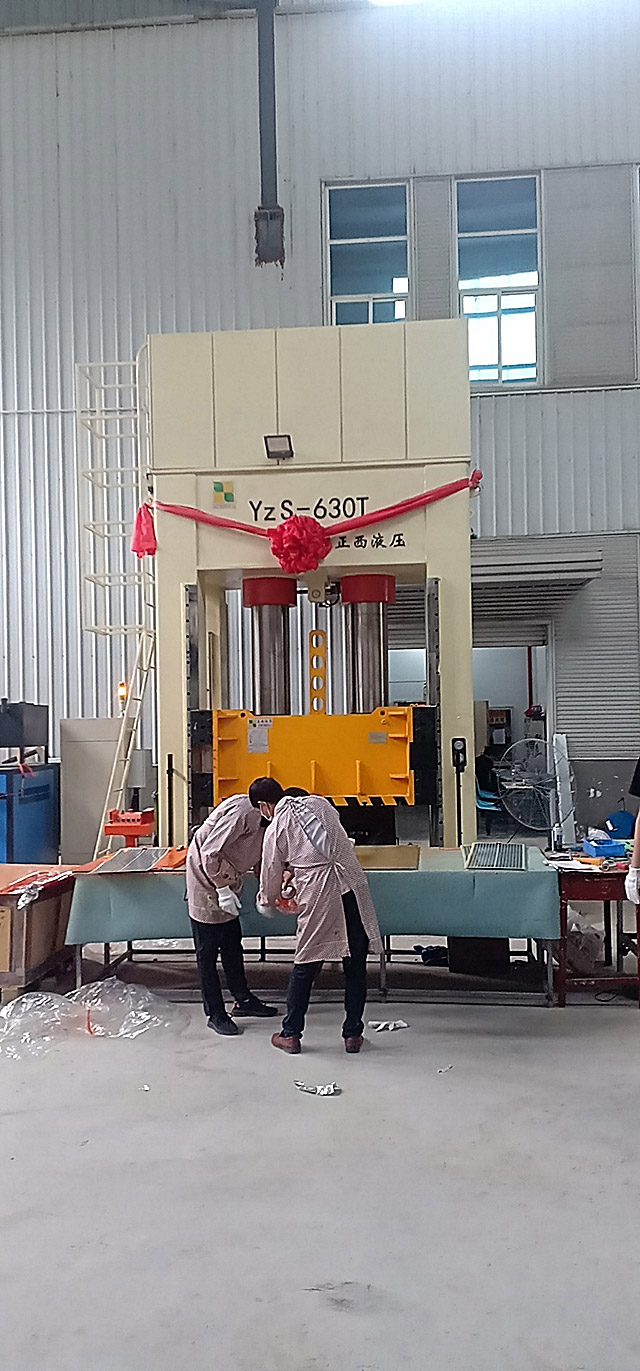 630噸框架式液壓機定制安裝圓滿成功，客戶相當滿意