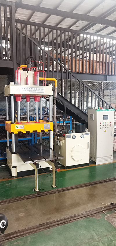 山東德州液壓機(jī)需求客戶定制的60噸精密伺服液壓機(jī)圓滿交貨，祝賀！