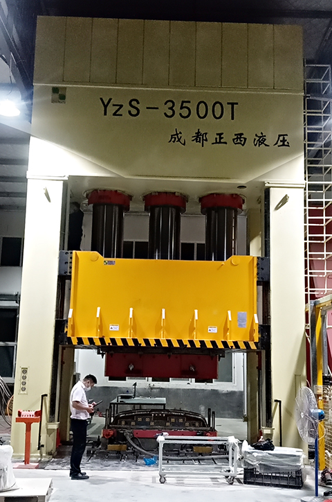 山東青島液壓機(jī)客戶定制的3500噸框架液壓機(jī)，成功安裝交付使用，你想知道交貨期多久嗎？